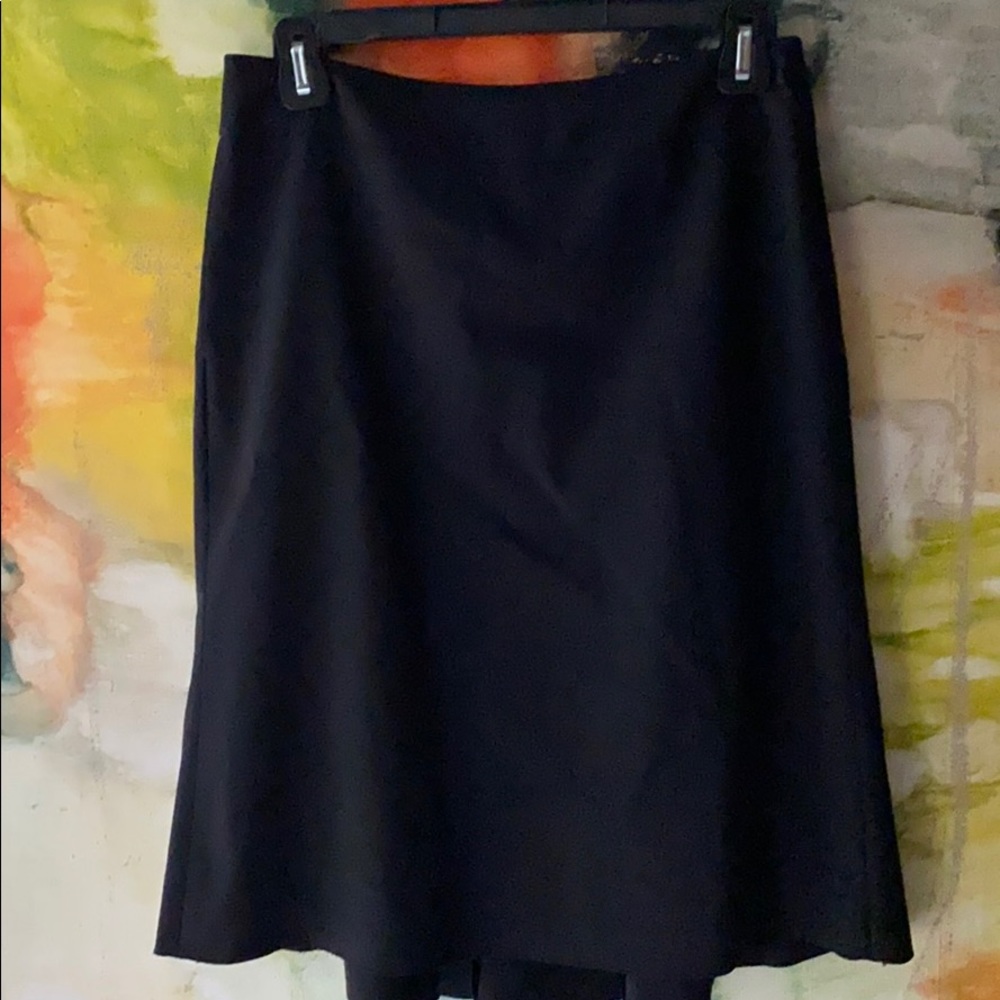 ELIE TAHARI Skirt top stitch & panel pleat back. 2